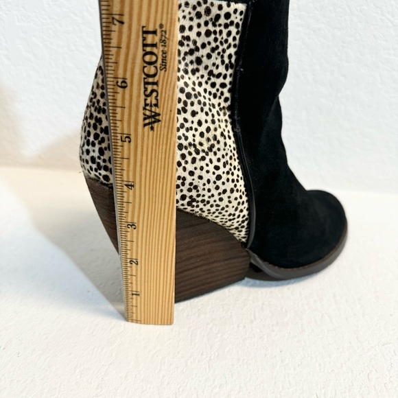 Very Volatile Suede Leather Black and animal print wedge Bootie woman's 10 - Picture 5 of 9